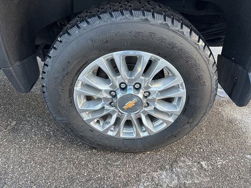 Used 2023 Chevrolet Silverado 2500 High Country w/ Z71 Off-Road Package image 9