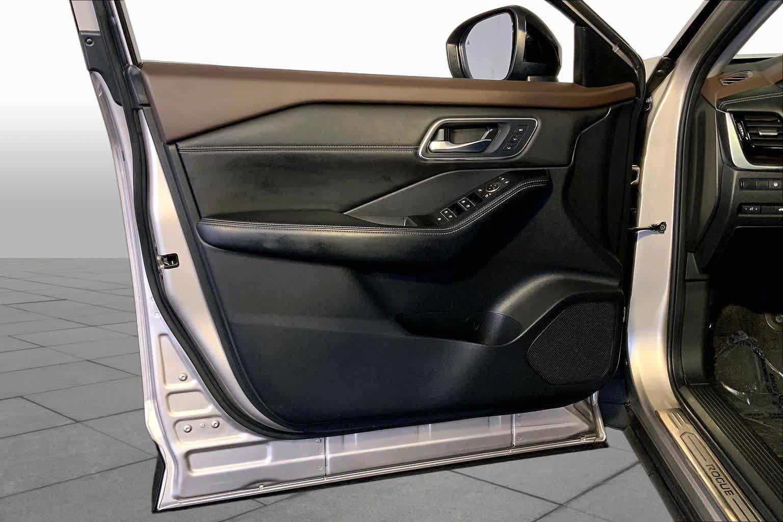 Used 2021 Nissan Rogue SL w/ Premium Package AWD/4WD image 22