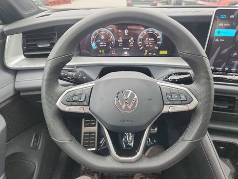New 2026 Volkswagen Tiguan SE R-Line AWD/4WD image 12