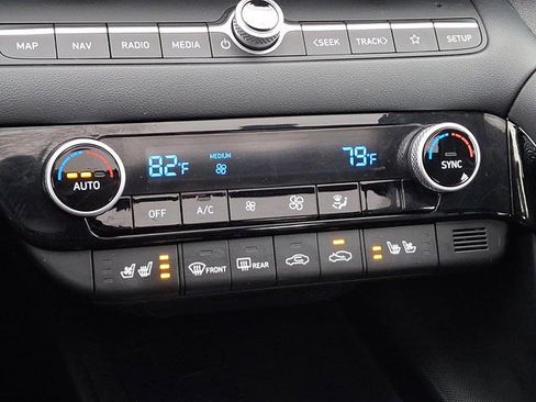 Used 2023 Hyundai Elantra Limited image 16