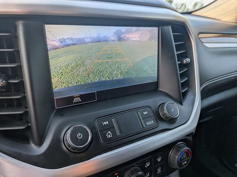 Used 2022 GMC Acadia SLE w/ Driver Convenience Package FWD image 18