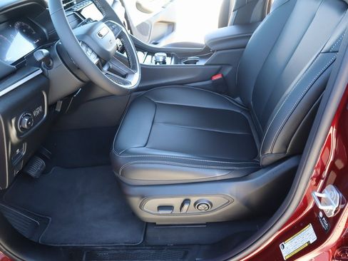 New 2025 Jeep Grand Cherokee Limited image 12