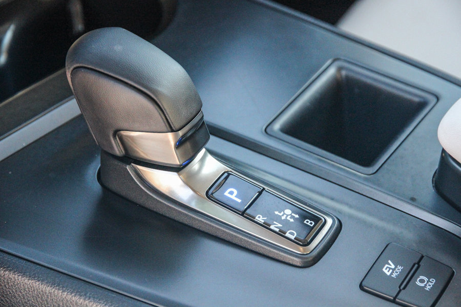 Used 2025 Lexus UX 300h FWD image 21