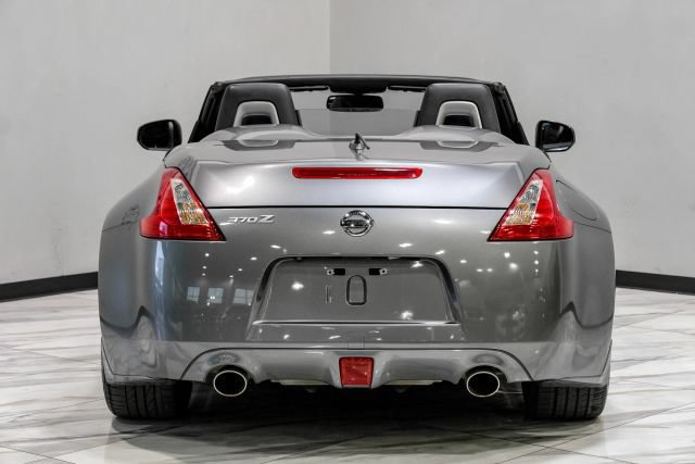 Used 2016 Nissan 370Z Touring Sport RWD image 15