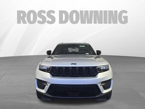 Used 2024 Jeep Grand Cherokee Altitude RWD image 2