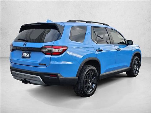 Used 2023 Honda Pilot TrailSport image 5