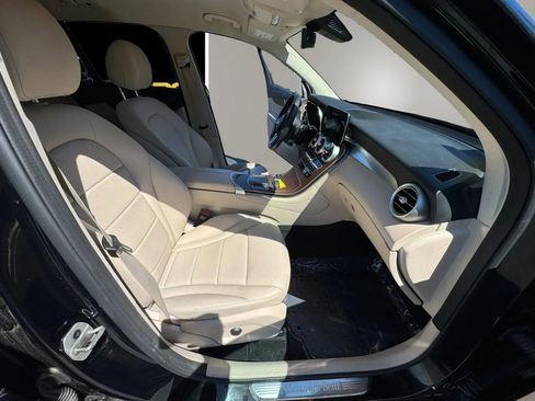 Used 2021 Mercedes-Benz GLC 300 4MATIC w/ Premium Package image 13