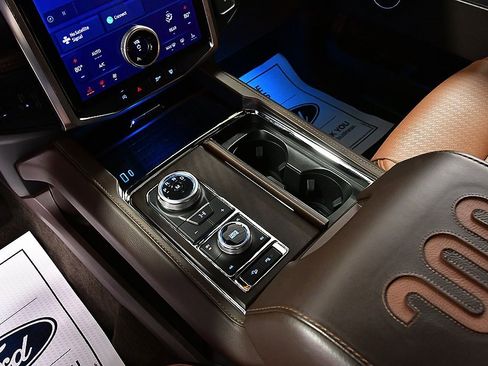 Used 2024 Ford Expedition King Ranch image 23