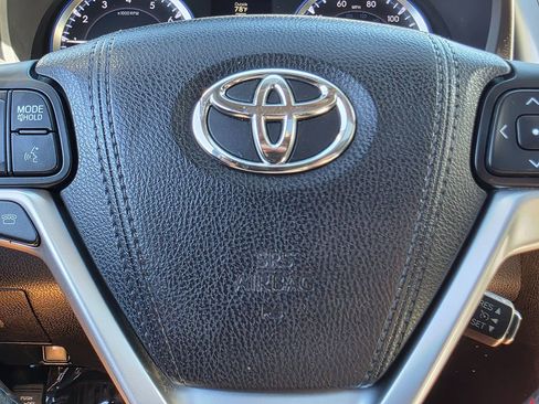 Used 2016 Toyota Highlander Limited image 32