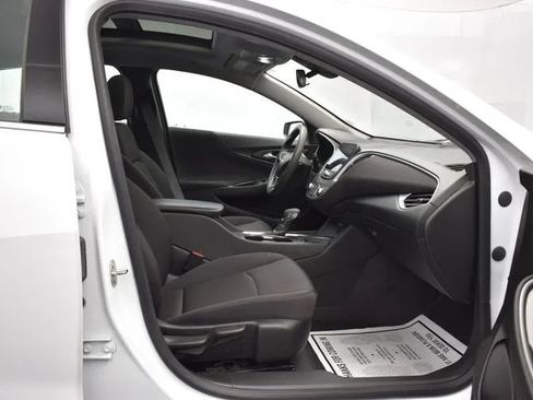 Used 2023 Chevrolet Malibu LT FWD image 16