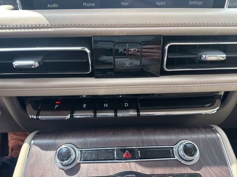 Used 2023 Lincoln Aviator Reserve w/ Elements Package Plus AWD/4WD image 16
