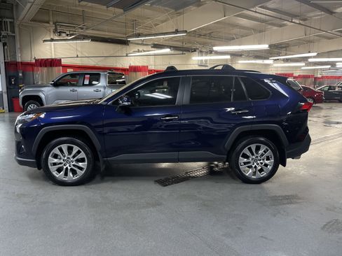 Used 2025 Toyota RAV4 Limited FWD image 7