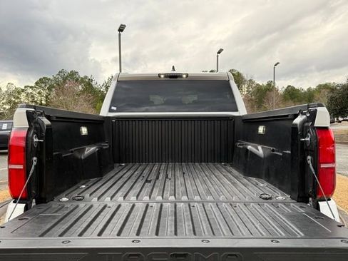 Used 2024 Toyota Tacoma TRD Off-Road image 30