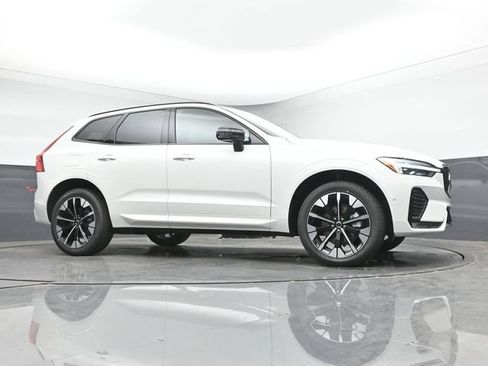 New 2026 Volvo XC60 B5 Plus w/ Protection Package Premier AWD/4WD image 36