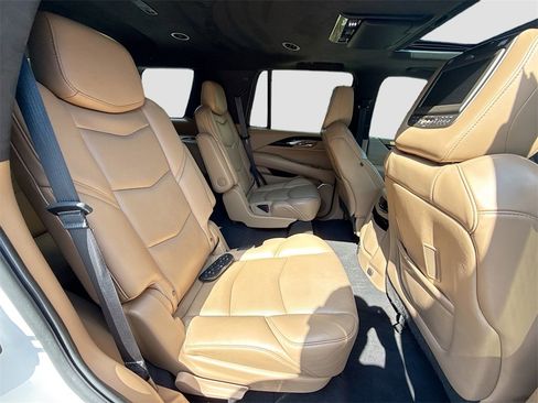 Used 2019 Cadillac Escalade Platinum image 31