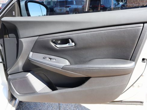 Used 2022 Nissan Sentra SV image 9