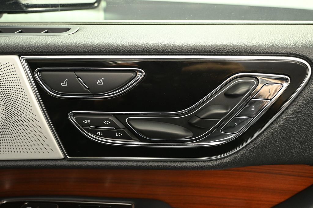Used 2022 Lincoln Navigator Reserve w/ Equipment Group 201A AWD/4WD image 46