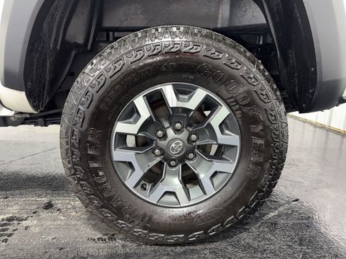 Used 2023 Toyota Tacoma TRD Off-Road w/ Technology Package AWD/4WD image 7