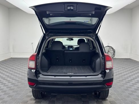 Used 2014 Jeep Compass Latitude w/ Sun/Sound Group AWD/4WD image 10