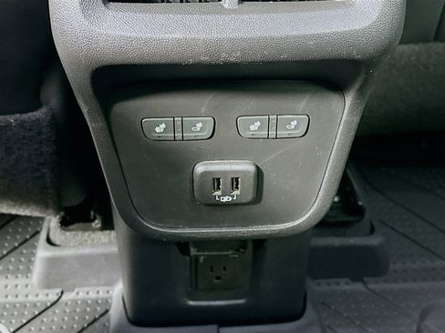 Used 2019 Chevrolet Equinox Premier FWD image 28