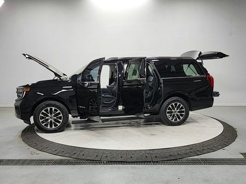 Used 2025 Ford Expedition Max Platinum image 12