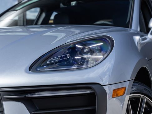 Certified 2026 Porsche Macan AWD/4WD image 18