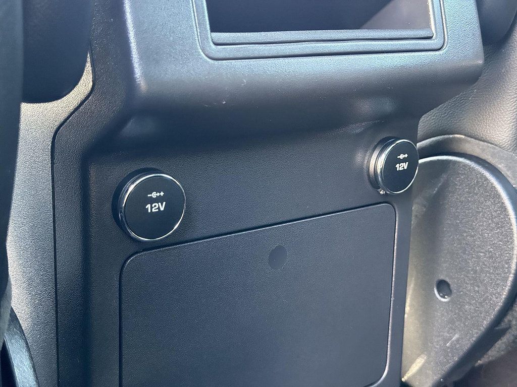 Used 2017 Land Rover Discovery SE AWD/4WD image 42