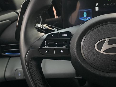 Used 2024 Hyundai Elantra Limited image 13