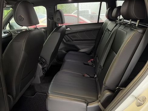 Certified 2023 Volkswagen Tiguan SE R-Line FWD image 25