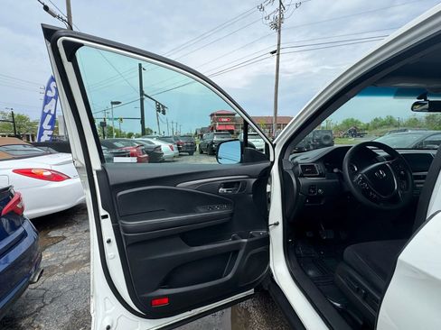 Used 2018 Honda Pilot EX image 11