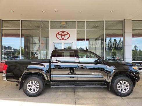 Certified 2017 Toyota Tacoma SR5 w/ Tow Package AWD/4WD image 3