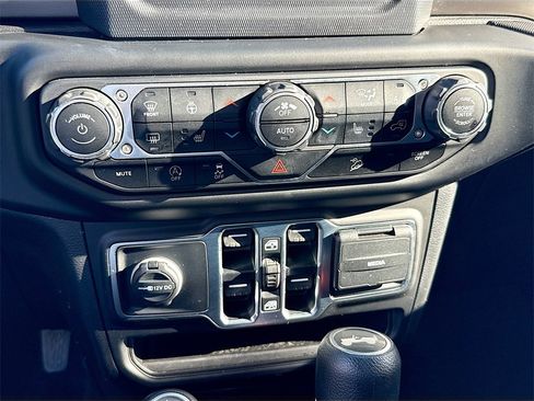 Used 2021 Jeep Wrangler Unlimited Sport image 16