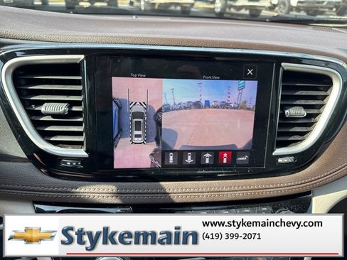 Used 2021 Chrysler Pacifica Touring-L w/ Uconnect Theater Family Group image 46