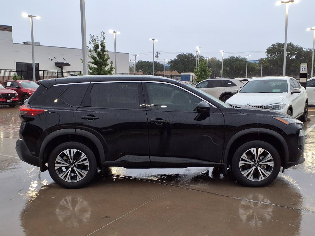 Used 2021 Nissan Rogue SV w/ Premium Package FWD image 2