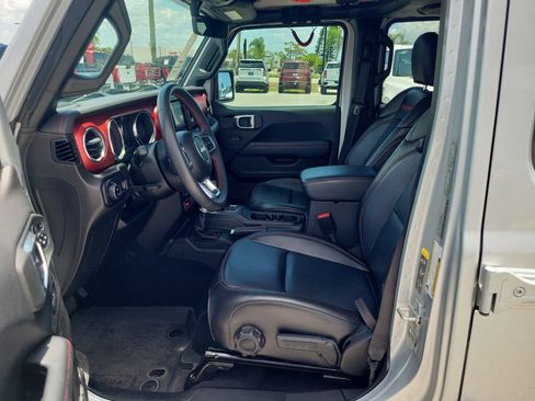 Used 2023 Jeep Gladiator Rubicon w/ LED Lighting Group AWD/4WD image 20