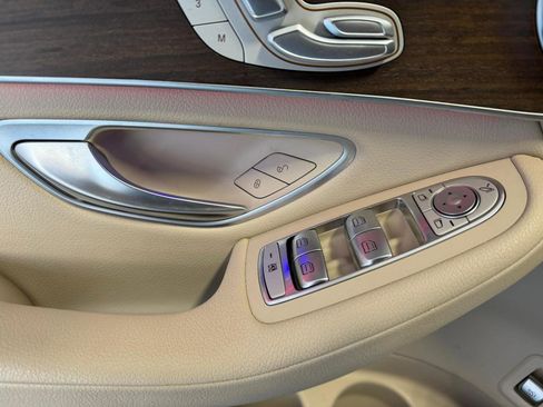 Used 2020 Mercedes-Benz GLC 300 4MATIC w/ Premium Package image 13