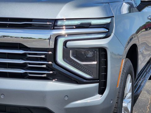New 2025 Chevrolet Suburban Premier image 5