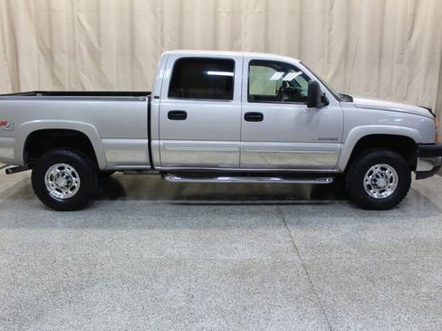 Used 2006 Chevrolet Silverado 2500 LT w/ Onstar Plus Package image 3