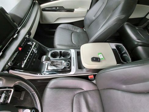 Used 2022 Kia Carnival EX FWD image 24