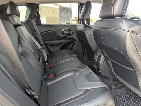 Used 2022 Jeep Cherokee Trailhawk w/ Premium Leather Package AWD/4WD image 33