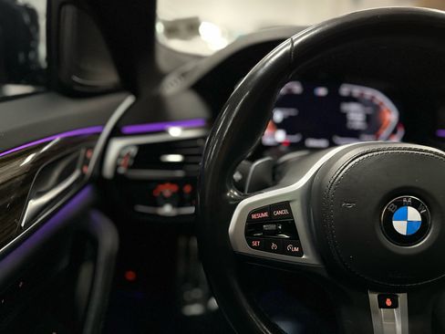 Used 2022 BMW 540i xDrive w/ M Sport Package image 19