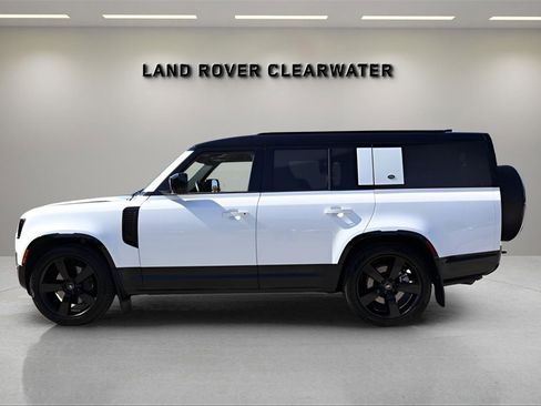 Used 2024 Land Rover Defender 130 X-Dynamic SE image 2