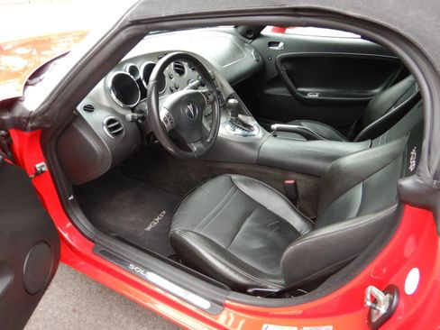 Used 2009 Pontiac Solstice GXP w/ Premium Package RWD image 15