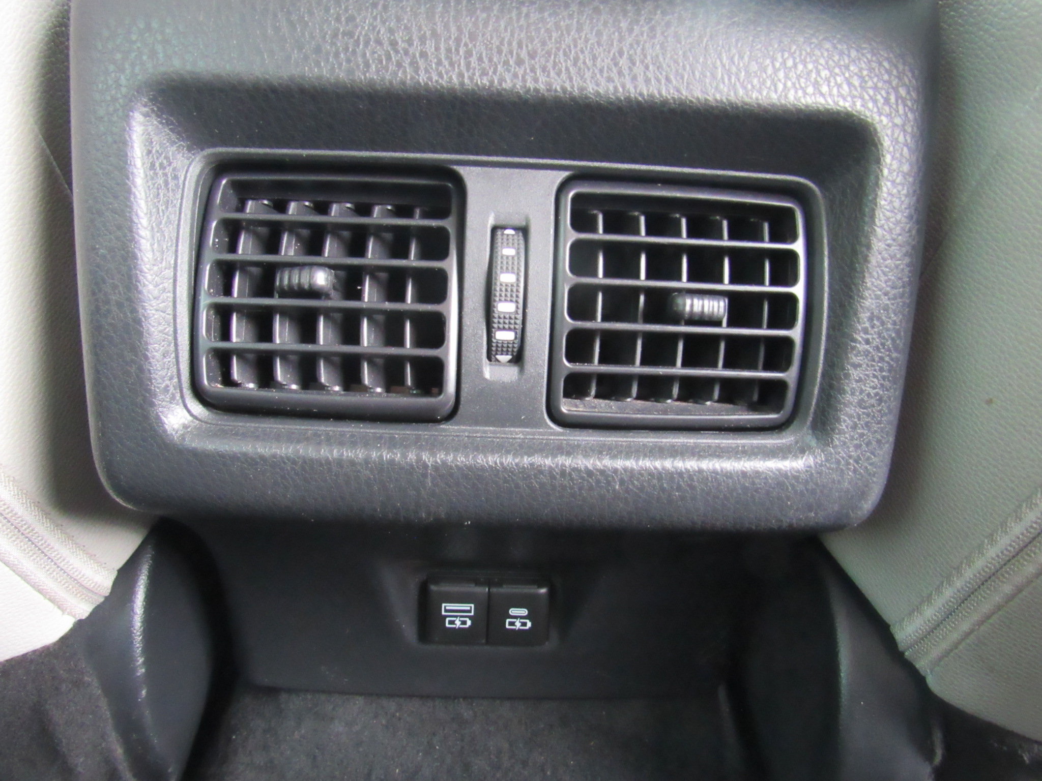 Used 2025 Toyota Camry XLE FWD image 38