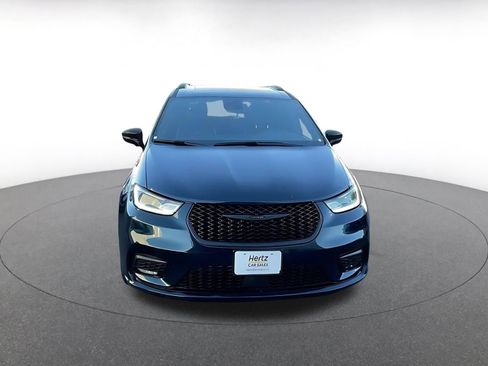 Used 2025 Chrysler Pacifica Limited FWD image 4