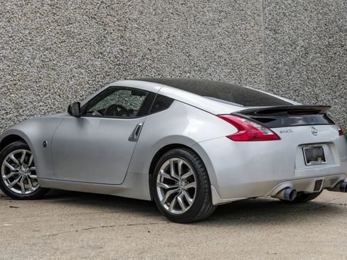 Used 2014 Nissan 370Z Coupe RWD image 9