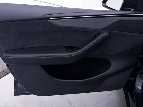 Used 2026 Tesla Model Y Long Range RWD image 17