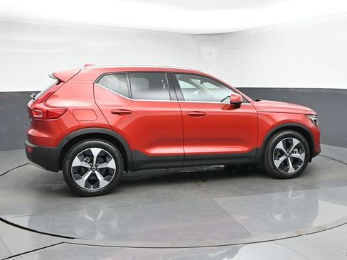 Used 2023 Volvo XC40 B4 Plus w/ Driver Assist Package FWD image 9