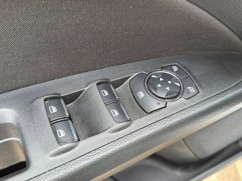 Used 2019 Ford Fusion SE FWD image 15