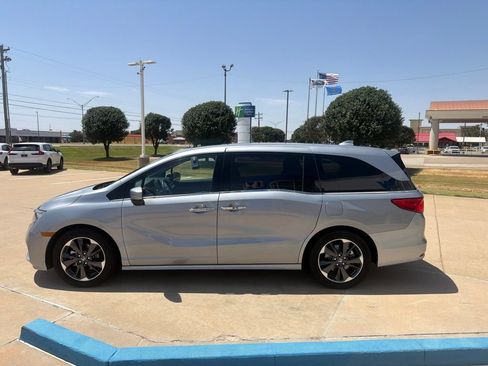 Used 2023 Honda Odyssey Elite image 7